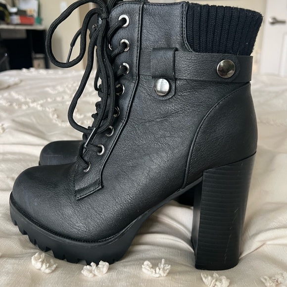 Black heeled combat boots - Picture 2 of 7
